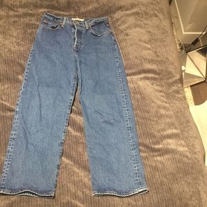 Levi’s Premium Ribcage Straight 28 medium wash!